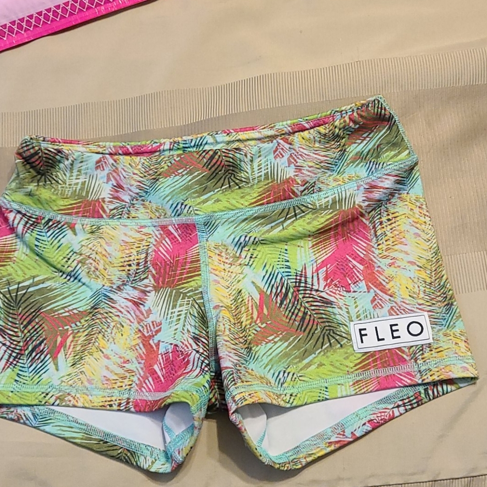 Fleo booty shorts